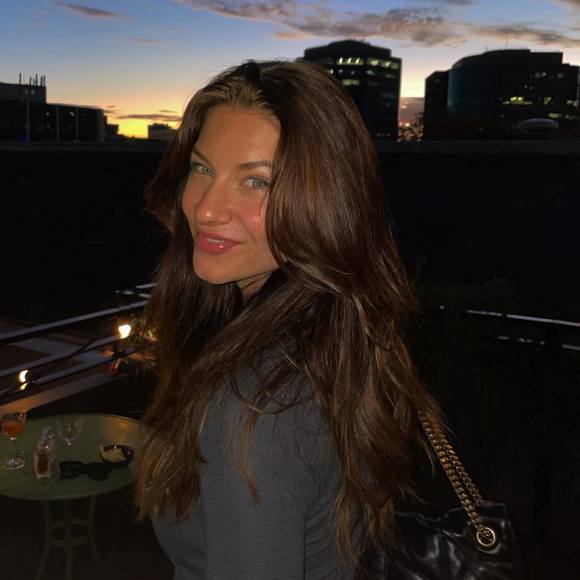 Meet your Posher, Louise - Picture 1 of 1